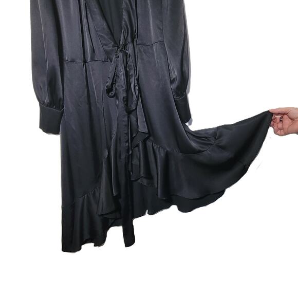 Nasty Gal Robe with Belt Flutter Sleeves and Hem Black‎ Romantic Women's Large - Picture 3 of 10